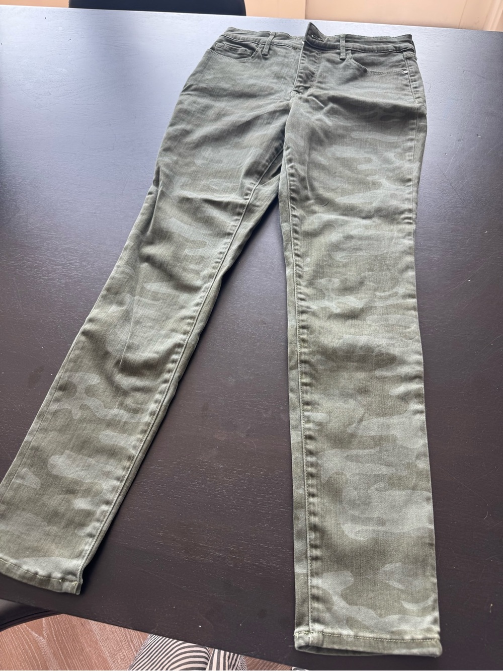 Women’s Social Standard by Sanctuary skinny Olive Camo Jeans, size 4/27. - Picture 7 of 7